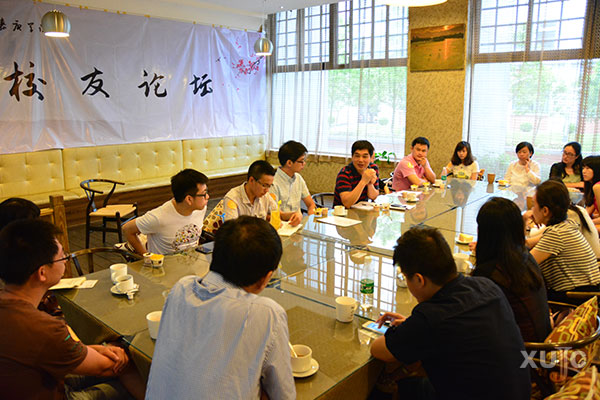 台风难挡“铁杆粉” 12省来宾冒雨探访“嘉园”-厦门大学嘉庚学院