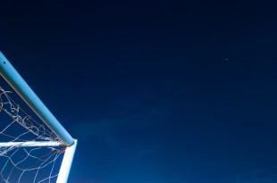 星空下的足球场