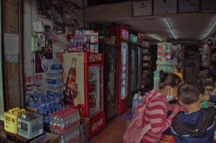 便利店里的童年