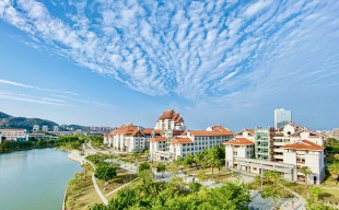 青山绿水显章华