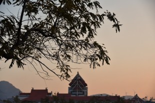 夜幕下的&ldquo;嘉&rdquo;