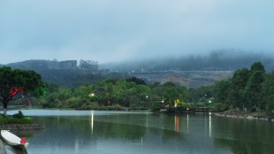 雨后的校园也可以是江南小镇