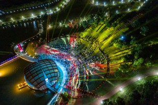 炫彩&ldquo;小巨蛋&rdquo;