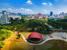 主三上面白云飘