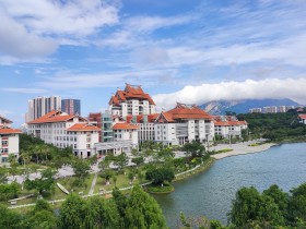 坐看云舒云卷，静待花开花落