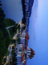 克莱因蓝下的嘉