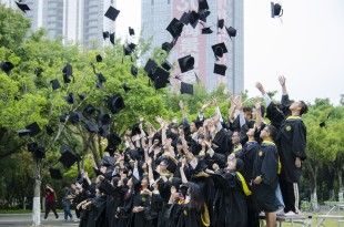 在所有的道别中，还是喜欢明天见！