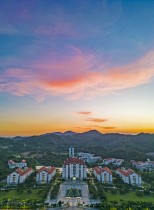 晚霞映&ldquo;嘉园&rdquo;