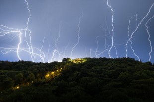 雷电惊魂夜