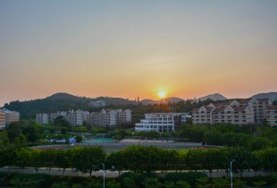南区食堂&middot;雨后夕阳