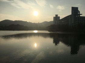 跨过山河，只为看你一眼