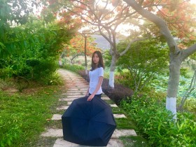 嘉园香径独徘徊