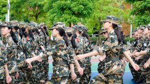 军装赋予的另一种自信