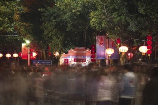 人来人往红火&ldquo;嘉&rdquo;年