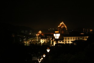 暖光里的“嘉庚”