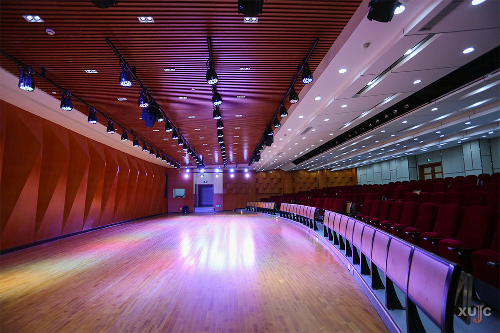 我校多功能音乐厅投入使用