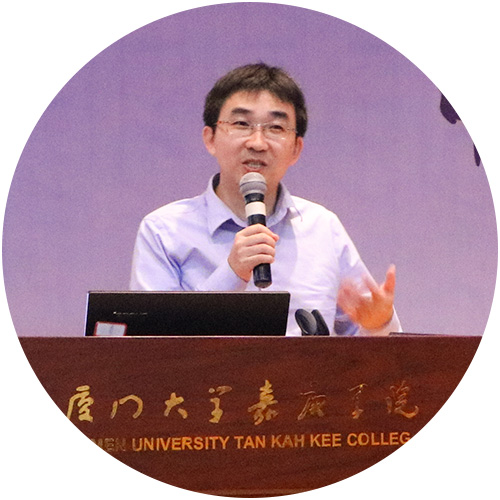 侯明与厦大法学院党委书记许和山交流两院对口支援工作