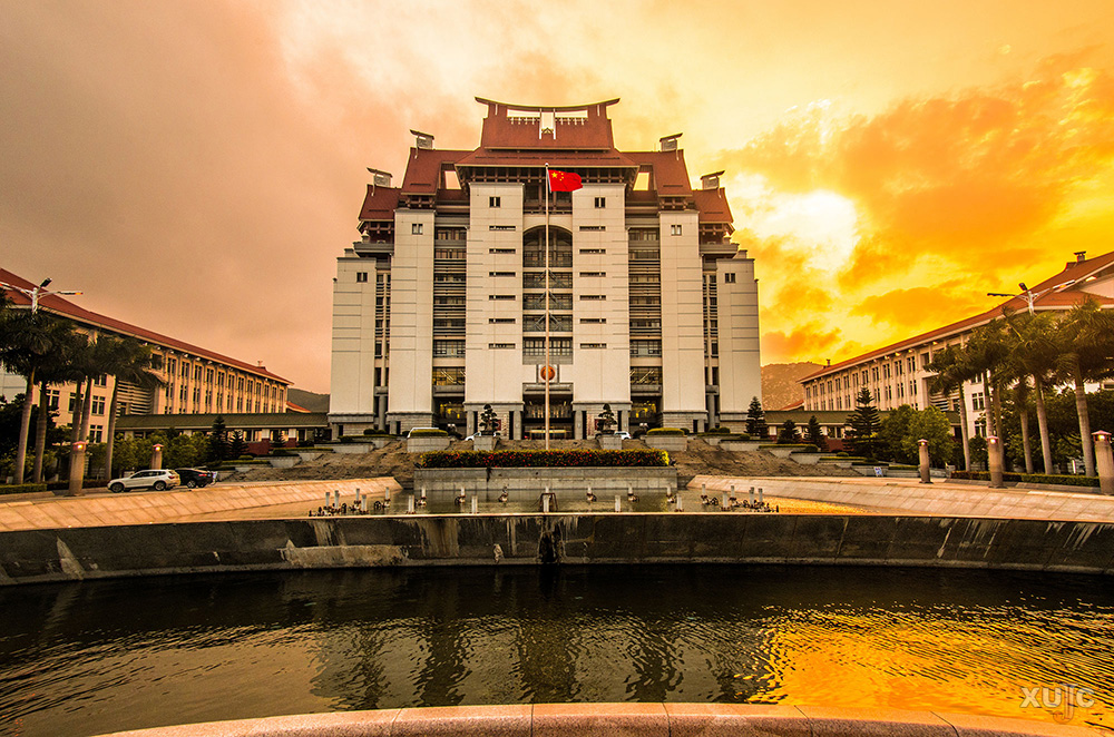 想织厚厚一条"情书"给你_图片新闻-厦门大学嘉庚学院——这是一所不一