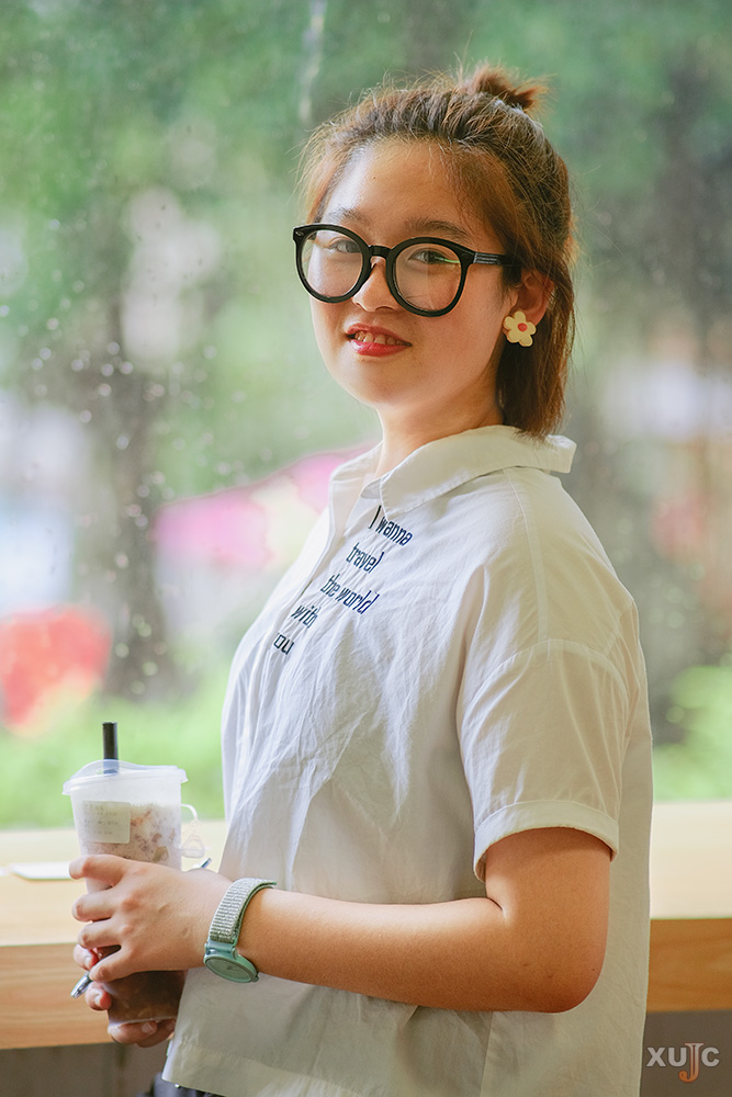 最小新"嘉"人是位爱笑爱画爱"嘉"的北方女孩